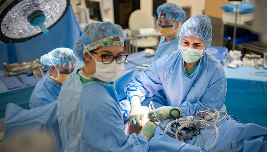 Bahareh Nejad leads a robotics assisted surgery at the UC Davis Medical Center. Surgeons use robotics to conduct minimally invasive procedures for better health outcomes. (Wayne Tilcock/UC Davis)