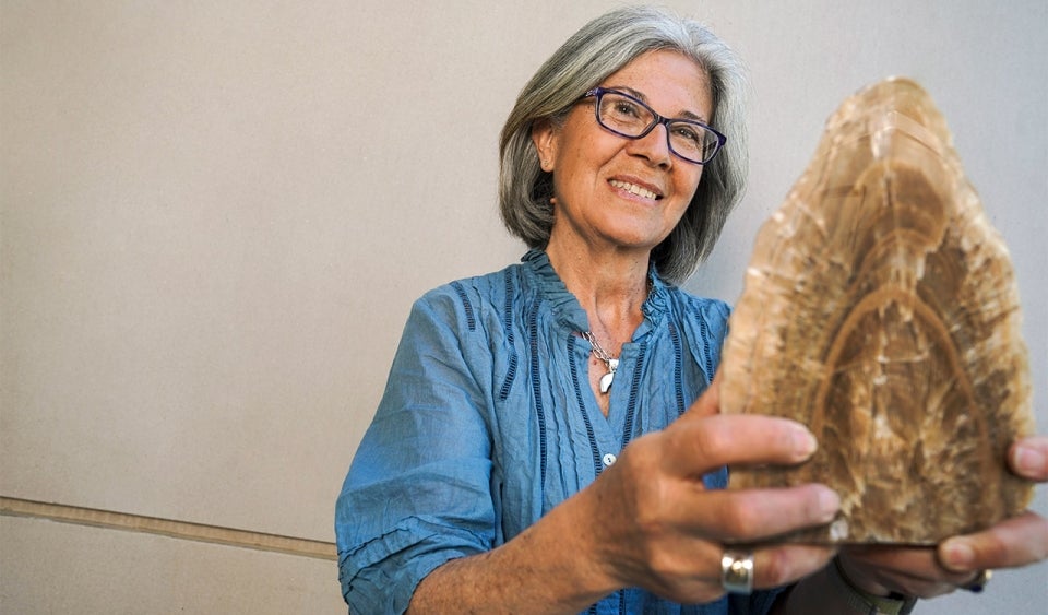 Dr. Isabel Montañez holds fossil.