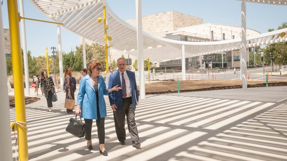 Maria Manetti Shrem with then-Acting Chancellor Ralph J. Hexter outside the Jan Shrem and Maria Manetti Shrem Museum of Art in 2016.