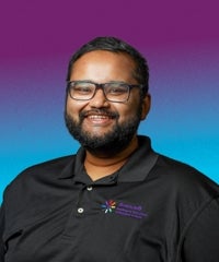 Aron Kishore ’23, M.P.H. ’24 wearing a black polo shirt against a blue and purple gradient background.